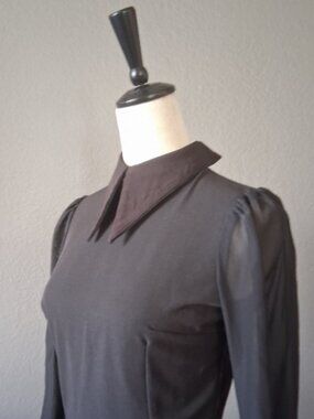 Dicontinued Deandri Nosferatu Dress Small (collar included)